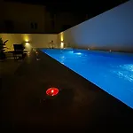 4 Bedroom With Swimming Pool *