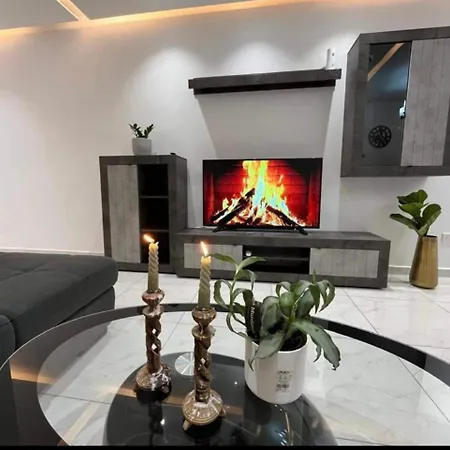 4 Bedroom With Swimming Pool *