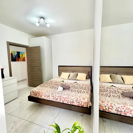 Apartamento 4 Bedroom With Swimming Pool *