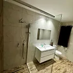 Apartamento 4 Bedroom With Swimming Pool