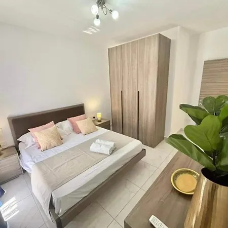 Apartment 4 Bedroom With Swimming Pool Fgura