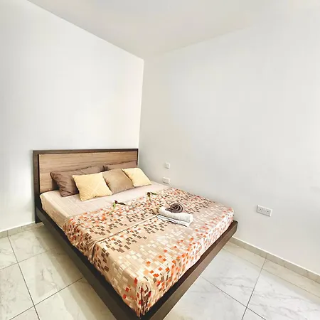 Apartment 4 Bedroom With Swimming Pool *