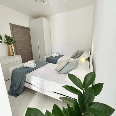 4 Bedroom With Swimming Pool Fgura
