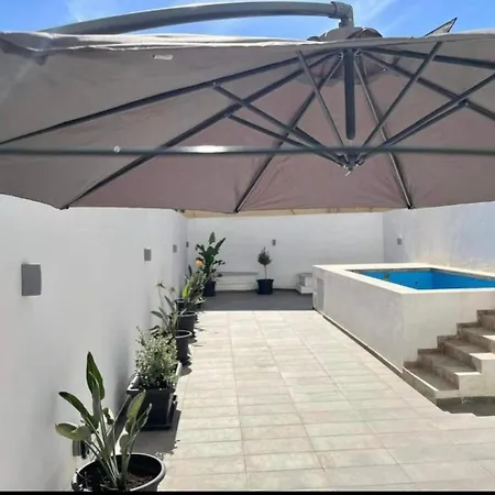 Apartment 4 Bedroom With Swimming Pool *