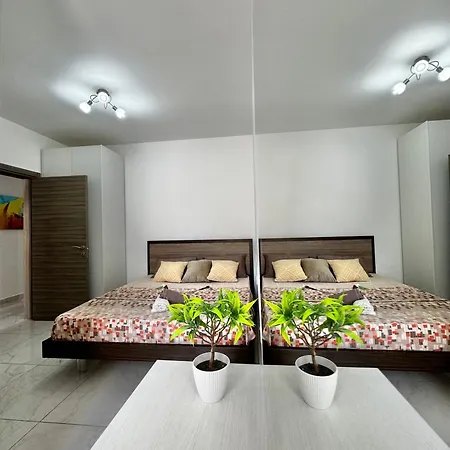 Apartment 4 Bedroom With Swimming Pool *