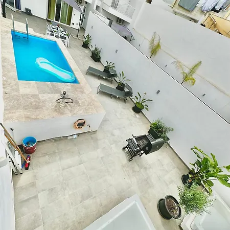 Apartment 4 Bedroom With Swimming Pool *
