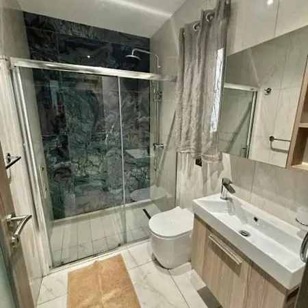 4 Bedroom With Swimming Pool *