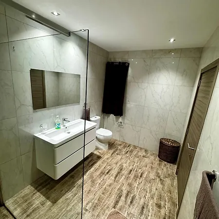 4 Bedroom With Swimming Pool Appartement